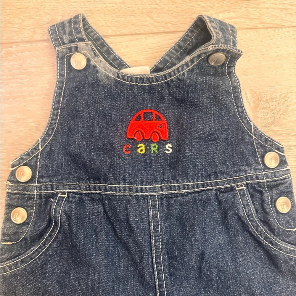 Early 2000s Gymboree Baby Denim Shortalls Car Embroidered Romper 0-3M